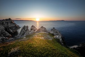 Coucher de soleil sur une falaise donnant sur l'Ocean - hotel les medes porquerolles